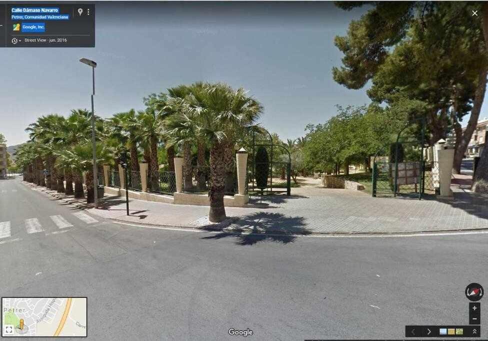 Apto A Muy Equipado Cerca Del Centro Petrer Buitenkant foto